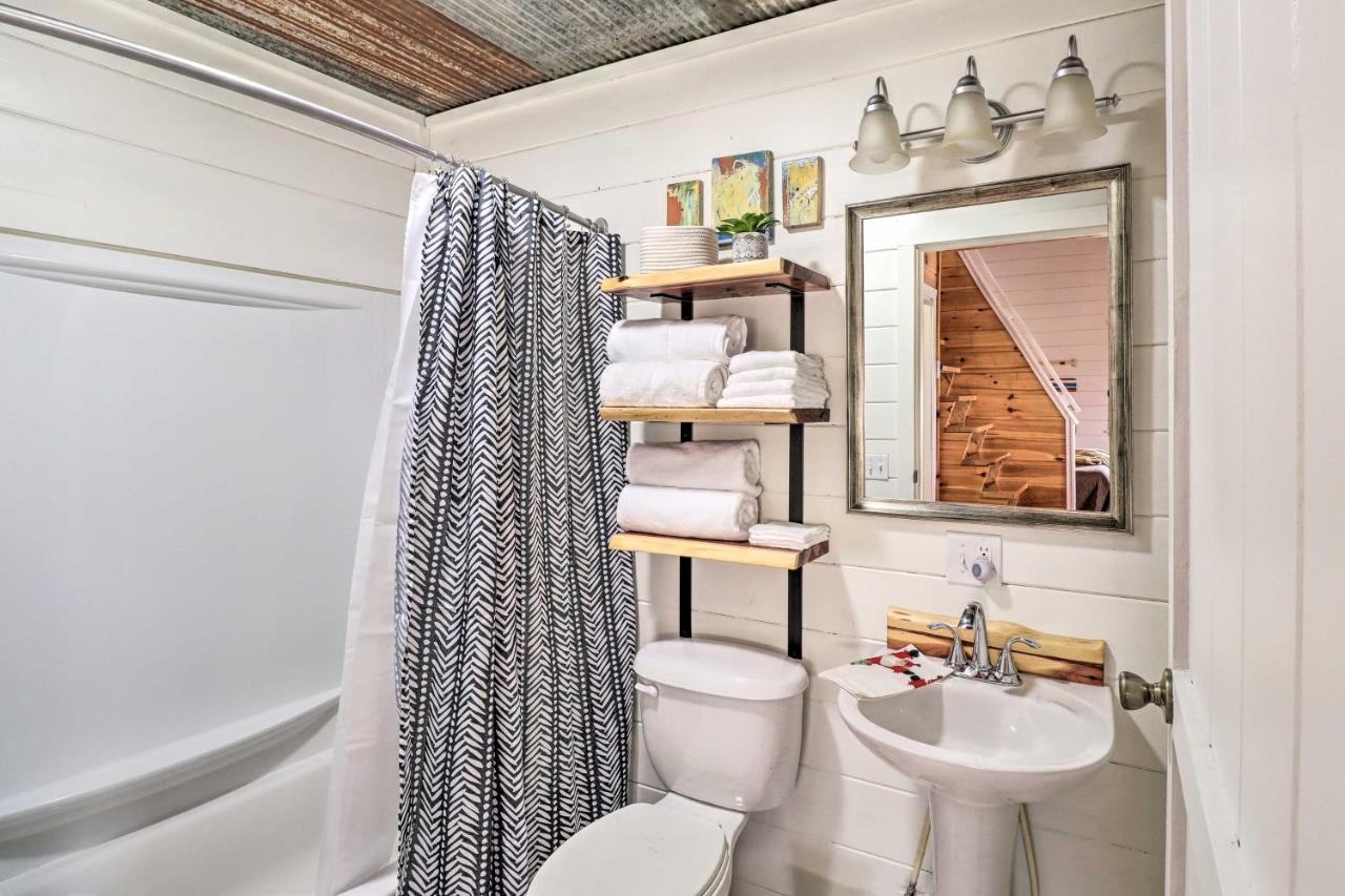 Cheery Pet-Friendly Studio With Shared Fire Pit Mountain View Dış mekan fotoğraf